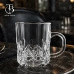 لیوان دسته دار شفاف از جنس بلور مدل KTZB04-2 برند بلینک مکس روی یک میز