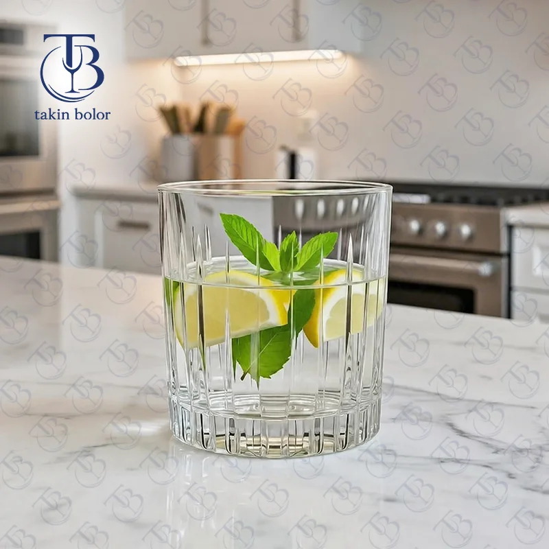 لیوان شیشه ای از جنس بلور مدلKTY4322 از برند بلینک مکس روی میز