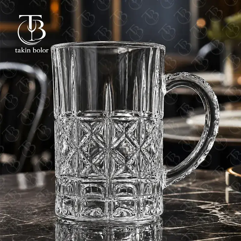 لیوان دسته دار از جنس بلور روی میز مشکی