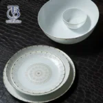 آرکوپال سفید دور طلا روی چرم مشکی