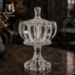 شکلات خوری پایه دار از جنس بلور روی یک میز مشکی