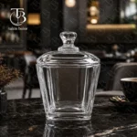 قندان شیشه ای از جنس بلور روی یک میز مشکی