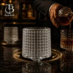 نیم لیوان چرخشی از جنس بلور روی یک میز مشکی