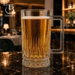 لیوان بزرگ شیشه ای از جنس بلور روی یک میز مشکی