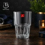 نیم لیوان شیشه ای از جنس بلور روی یک میز چوبی