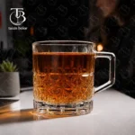 فنجان شیشه ای از جنس بلور روی یک میز سفید