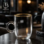 لیوان شیشه ای لب طلا از جنس بلور روی یک میز